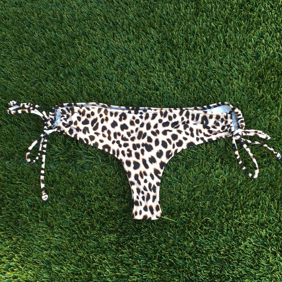 PINK  bikini set flounce top w/ cheeky bottom Excellent Condition - Picture 10 of 16